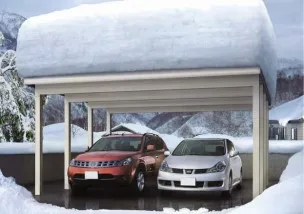 雪が積もったカーポート